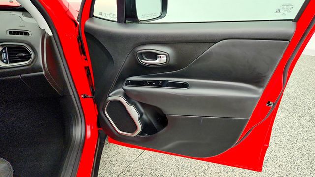 2022 Jeep Renegade Latitude 4x4 - 23032054 - 26
