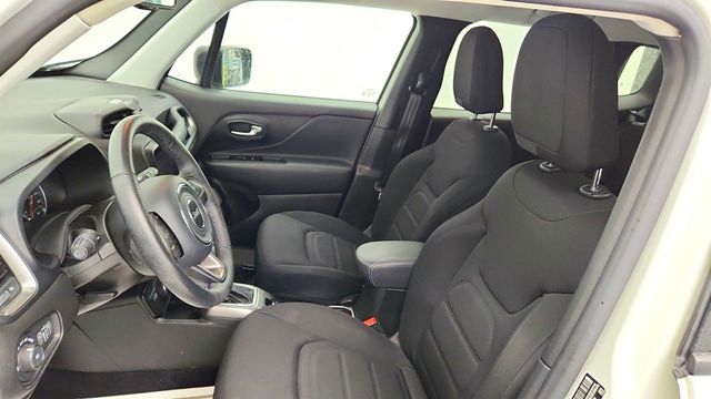 2022 Jeep Renegade Latitude 4x4 w/ Convenience Group - 23044539 - 17