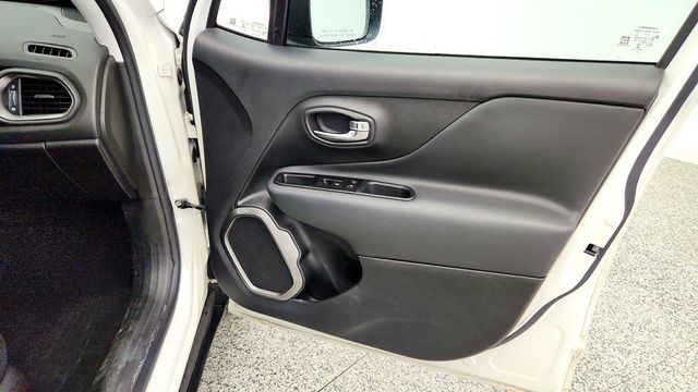 2022 Jeep Renegade Latitude 4x4 w/ Convenience Group - 23044539 - 23