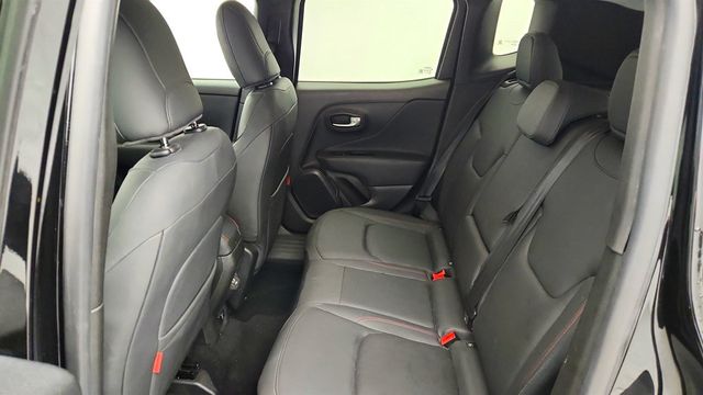 2022 Jeep Renegade Trailhawk 4x4 w/ Premium Leather-Trimmed Bucket Seats - 23024770 - 21