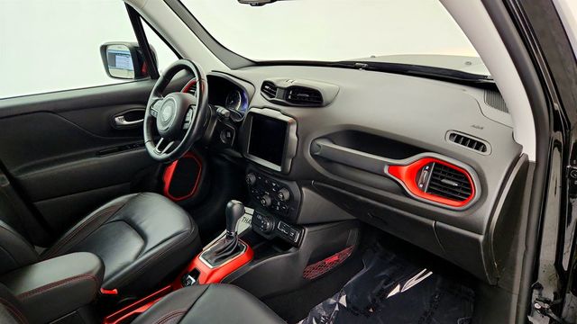 2022 Jeep Renegade Trailhawk 4x4 w/ Premium Leather-Trimmed Bucket Seats - 23024770 - 25