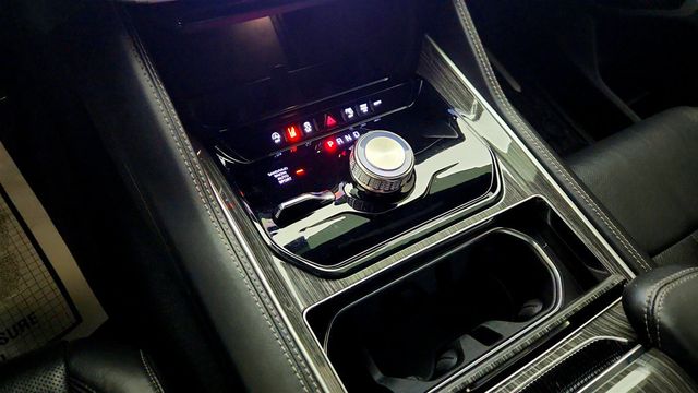 2022 Jeep Wagoneer Series II 4x4 w/ 5.7L V8 eTorque - 23014797 - 14