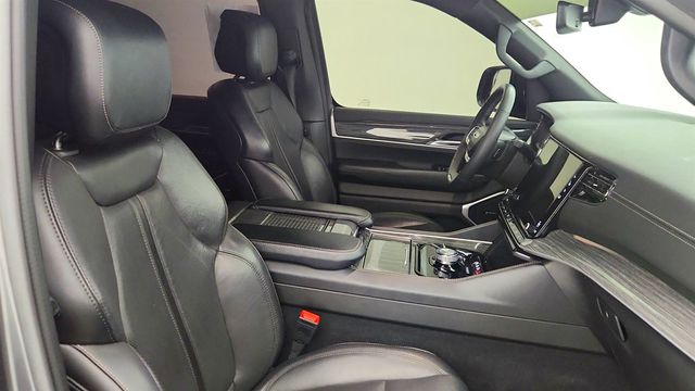 2022 Jeep Wagoneer Series II 4x4 w/ 5.7L V8 eTorque - 23014797 - 24