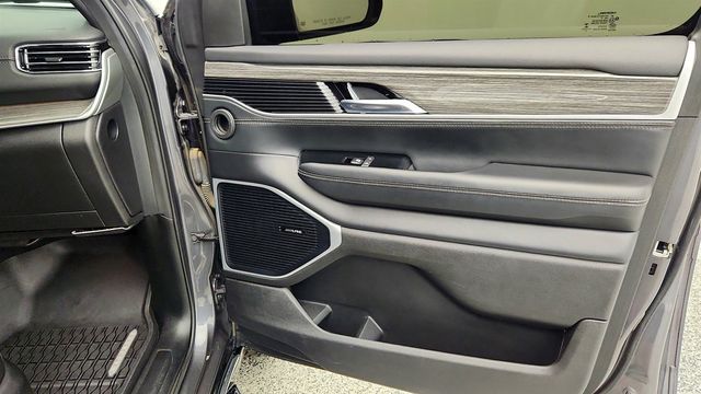 2022 Jeep Wagoneer Series II 4x4 w/ 5.7L V8 eTorque - 23014797 - 26