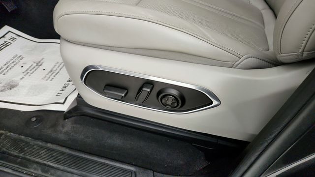 2022 Jeep Wagoneer Series II 4x4 with Premium Group & Front PAX Interactive Display - 22951264 - 11