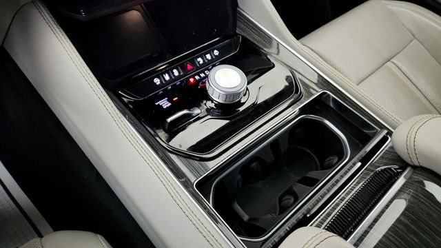 2022 Jeep Wagoneer Series II 4x4 with Premium Group & Front PAX Interactive Display - 22951264 - 16