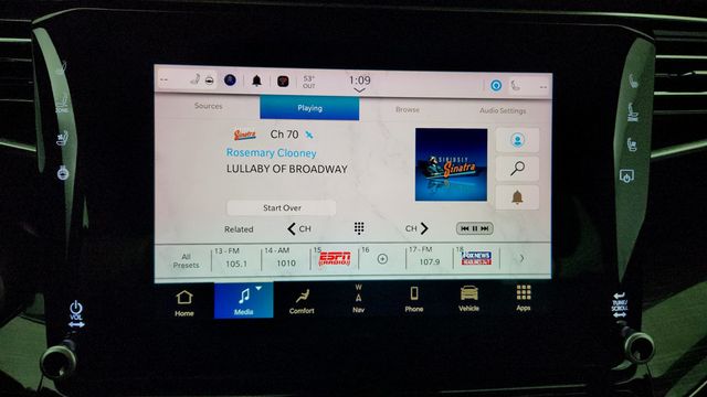 2022 Jeep Wagoneer Series II 4x4 with Premium Group & Front PAX Interactive Display - 22951264 - 17