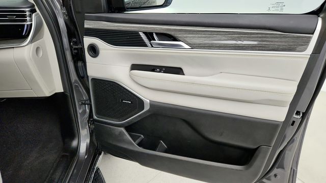 2022 Jeep Wagoneer Series II 4x4 with Premium Group & Front PAX Interactive Display - 22951264 - 26