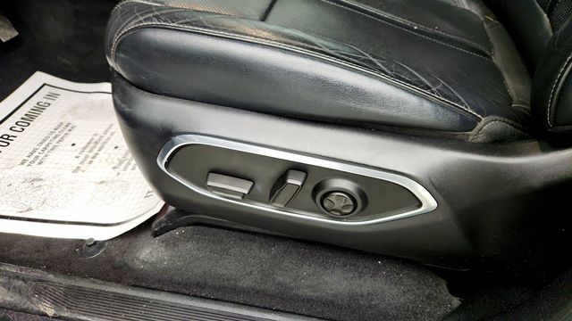 2022 Jeep Wagoneer Series II 4x4 with Premium Group & Front PAX Interactive Display - 22981839 - 11