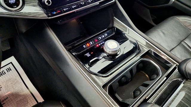 2022 Jeep Wagoneer Series II 4x4 with Premium Group & Front PAX Interactive Display - 22981839 - 15