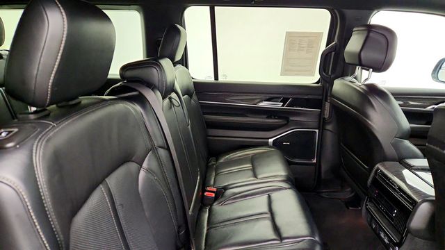 2022 Jeep Wagoneer Series II 4x4 with Premium Group & Front PAX Interactive Display - 22981839 - 23