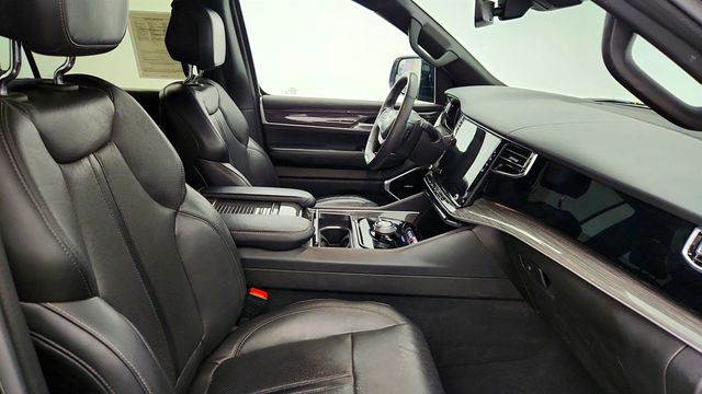 2022 Jeep Wagoneer Series II 4x4 with Premium Group & Front PAX Interactive Display - 22981839 - 24