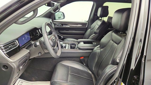 2022 Jeep Wagoneer Series II 4x4 w/ Premium Group & Rear-Seat Entertainment - 23012323 - 19