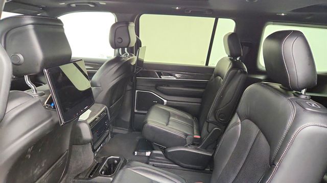 2022 Jeep Wagoneer Series II 4x4 w/ Premium Group & Rear-Seat Entertainment - 23012323 - 20