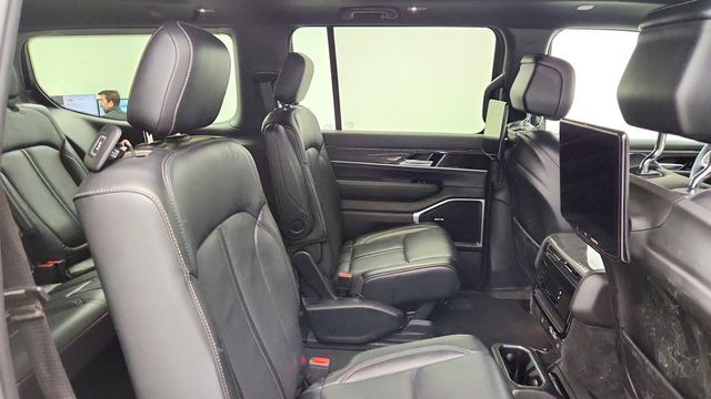 2022 Jeep Wagoneer Series II 4x4 w/ Premium Group & Rear-Seat Entertainment - 23012323 - 23