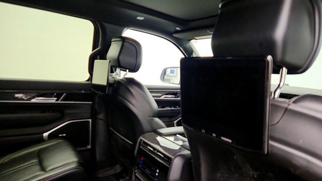 2022 Jeep Wagoneer Series II 4x4 w/ Premium Group & Rear-Seat Entertainment - 23012323 - 24