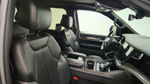 2022 Jeep Wagoneer Series II 4x4 w/ Premium Group & Rear-Seat Entertainment - 23012323 - 25