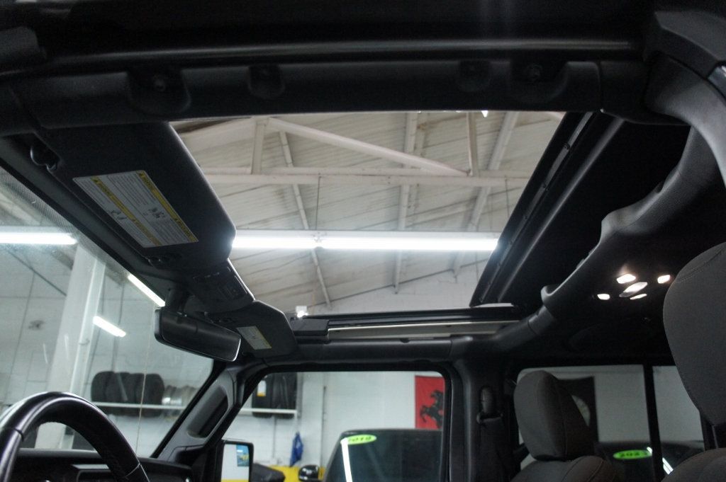 2022 Jeep Wrangler 1-Owner, Sky One Touch Power Top - 22825904 - 32