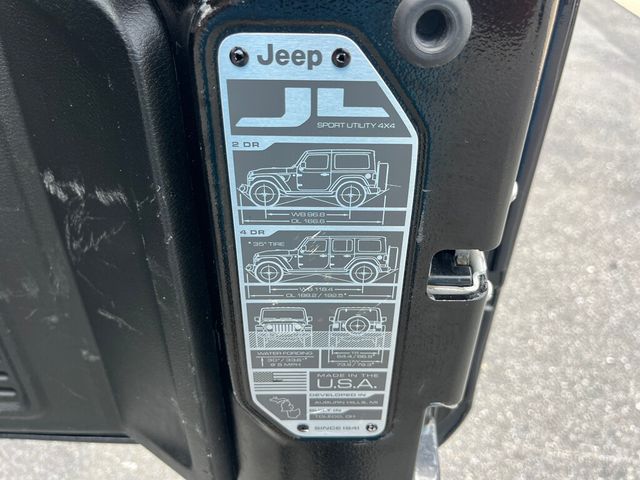 2022 Jeep Wrangler 4 Door Sahara Unlimited Convertible Hard Top 6-speed Manual  - 23035677 - 19