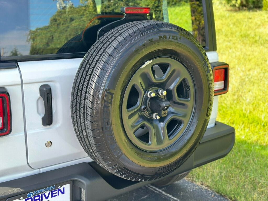 2022 Jeep Wrangler Sport photo 6