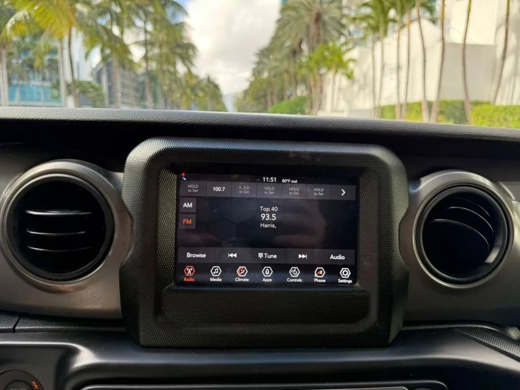 2022 Jeep Wrangler Sport S 4x4 - 22957992 - 24