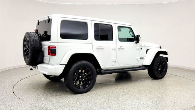 2022 Jeep Wrangler Unlimited High Altitude 4x4 - 23010697 - 4