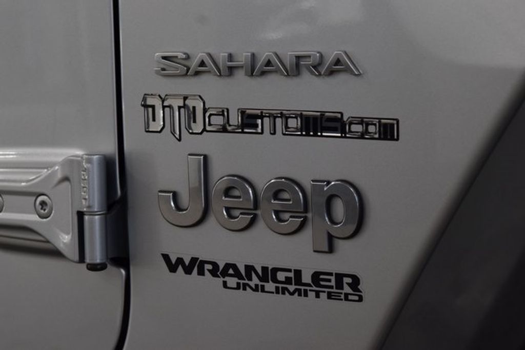 2022 Jeep Wrangler Unlimited Sahara photo 9