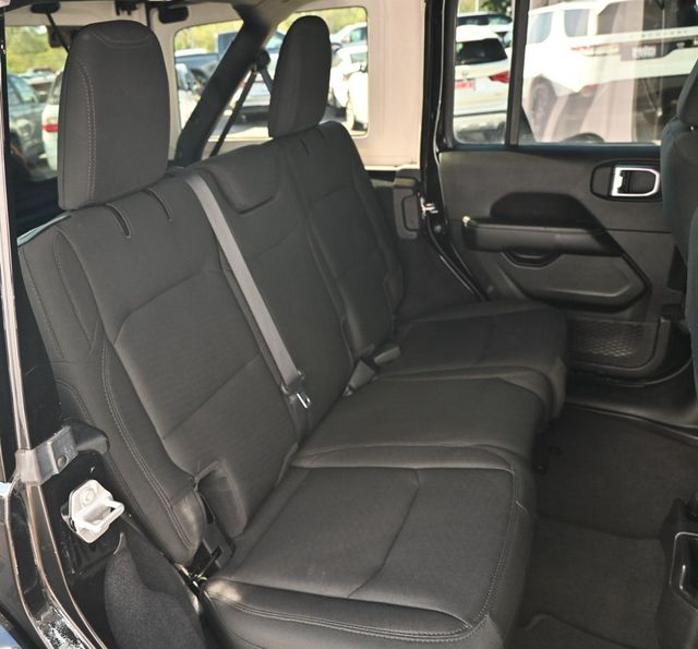 2022 Jeep Wrangler Unlimited Sahara 4x4 - 22998241 - 17