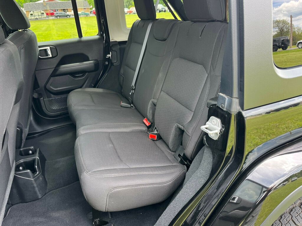 2022 Jeep Wrangler Unlimited Sahara 4x4 - 23032597 - 25