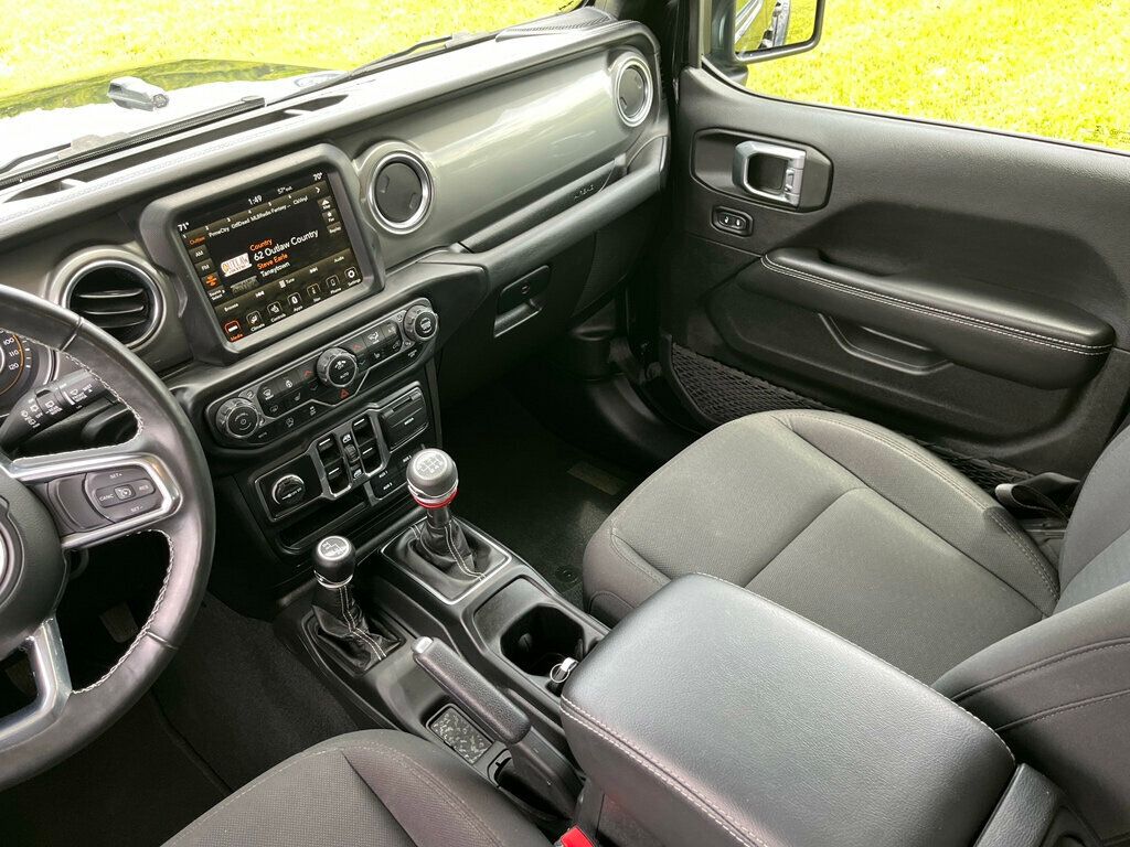 2022 Jeep Wrangler Unlimited Sahara 4x4 - 23032597 - 31