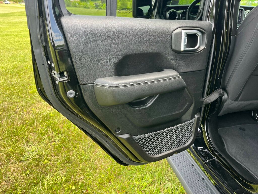 2022 Jeep Wrangler Unlimited Sahara 4x4 - 23032597 - 32