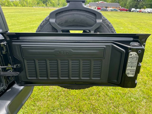2022 Jeep Wrangler Unlimited Sahara 4x4 - 23032597 - 33
