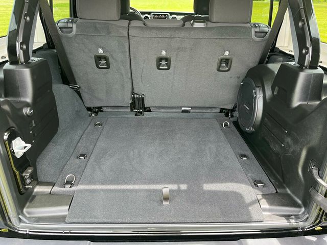 2022 Jeep Wrangler Unlimited Sahara 4x4 - 23032597 - 35