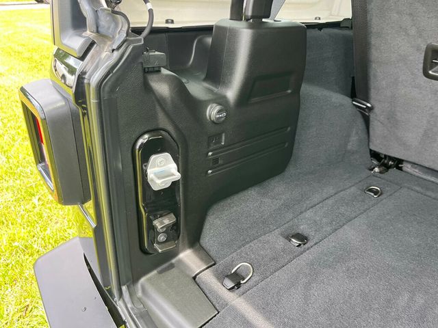 2022 Jeep Wrangler Unlimited Sahara 4x4 - 23032597 - 38