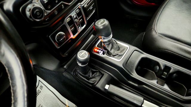 2022 Jeep Wrangler Unlimited Sahara Altitude 4x4 w/ Sky 1-Touch Power Top - 23035205 - 14