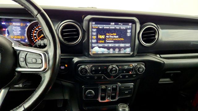 2022 Jeep Wrangler Unlimited Sahara Altitude 4x4 w/ Sky 1-Touch Power Top - 23035205 - 15