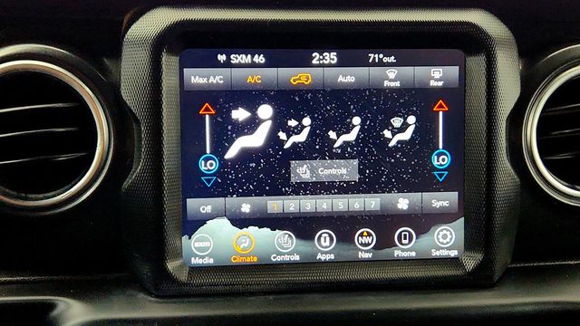 2022 Jeep Wrangler Unlimited Sahara Altitude 4x4 w/ Sky 1-Touch Power Top - 23035205 - 17