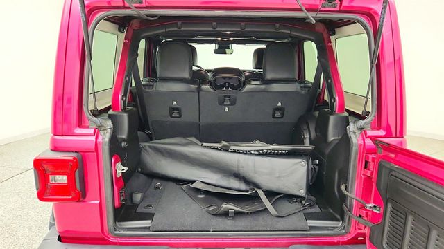 2022 Jeep Wrangler Unlimited Sahara Altitude 4x4 w/ Sky 1-Touch Power Top - 23035205 - 21