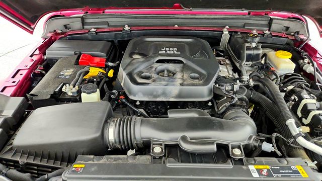 2022 Jeep Wrangler Unlimited Sahara Altitude 4x4 w/ Sky 1-Touch Power Top - 23035205 - 26