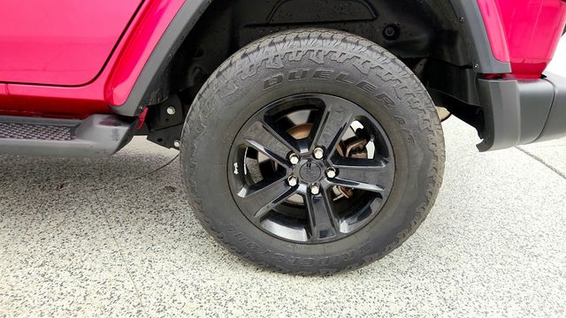 2022 Jeep Wrangler Unlimited Sahara Altitude 4x4 w/ Sky 1-Touch Power Top - 23035205 - 8