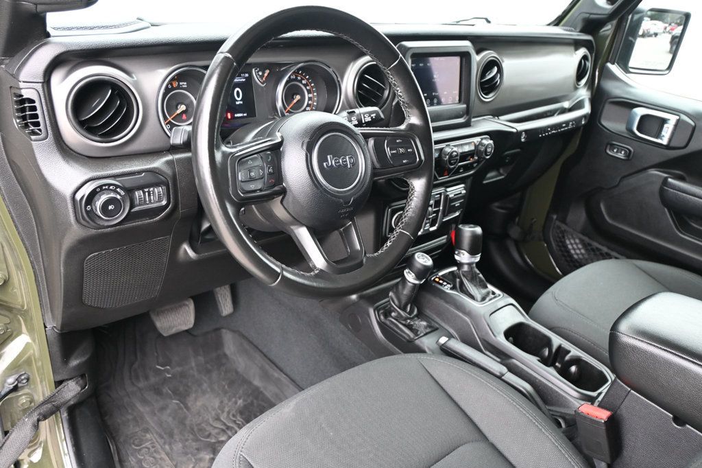 Jeep Wrangler photo 12