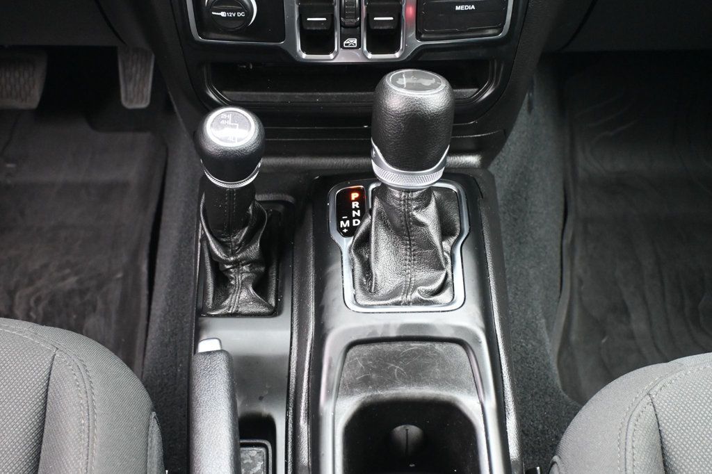 Jeep Wrangler photo 17