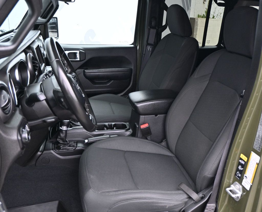 Jeep Wrangler photo 18