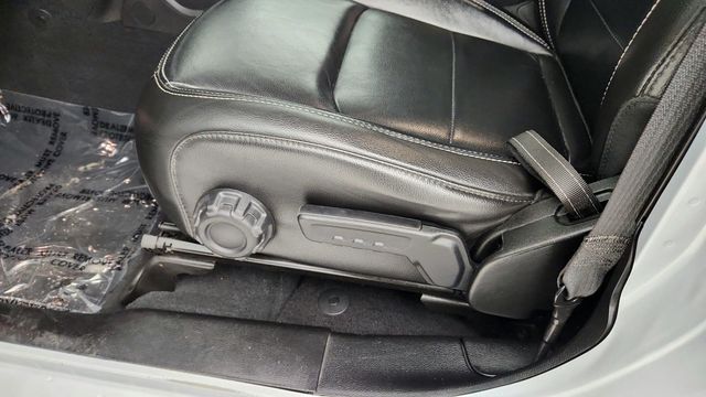 2022 Jeep Wrangler 4xe Unlimited Sahara 4x4 with 3-Piece Hard Top & Cold Weather Group - 22944182 - 11