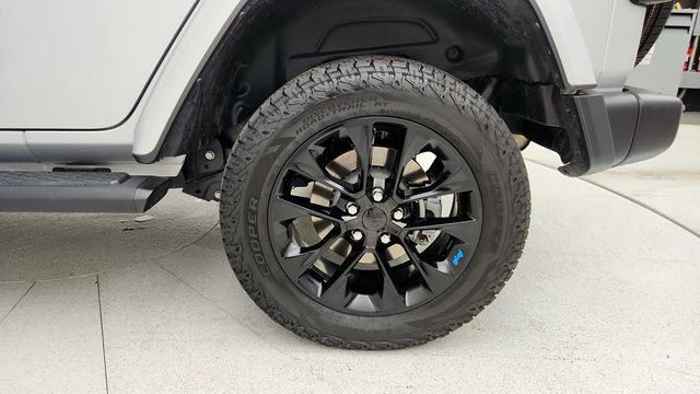 2022 Jeep Wrangler 4xe Unlimited Sahara 4x4 with 3-Piece Hard Top & Cold Weather Group - 22944182 - 8