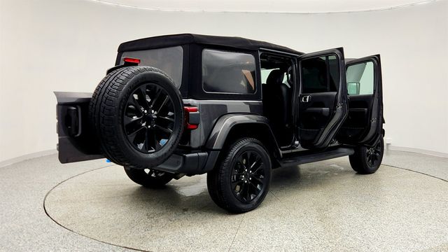 2022 Jeep Wrangler 4xe Unlimited Sahara 4x4 with Cold Weather & Safety Groups - 22968475 - 10