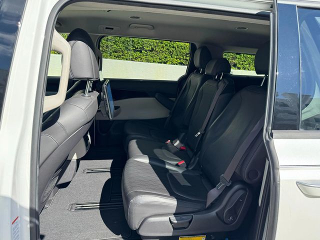 2022 Kia Carnival SX Minivan 4D - 22941303 - 24