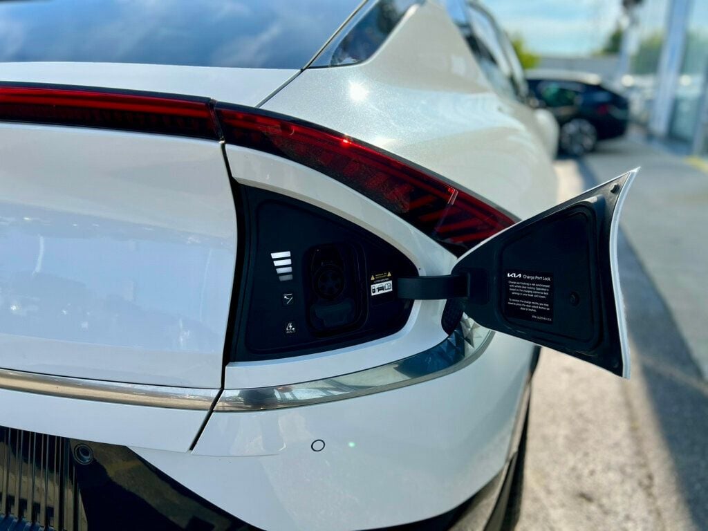 2022 Kia EV6 Wind photo 11