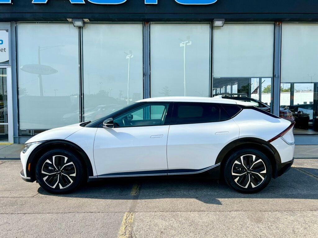 2022 Kia EV6 Wind photo 2