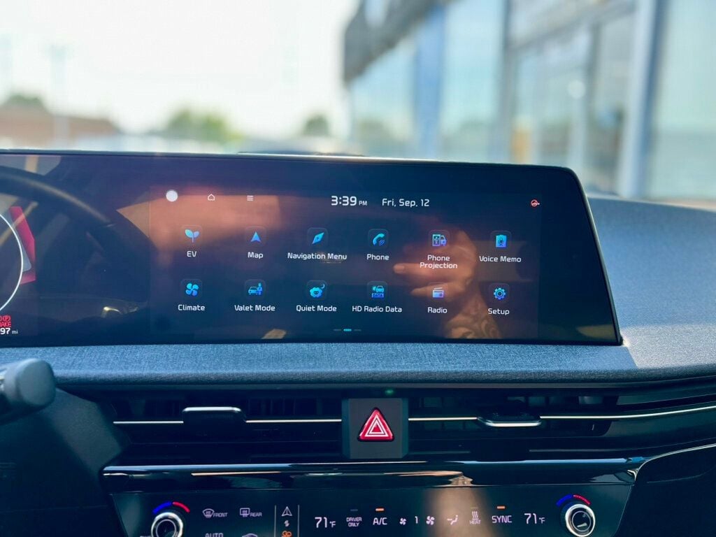 2022 Kia EV6 Wind photo 25